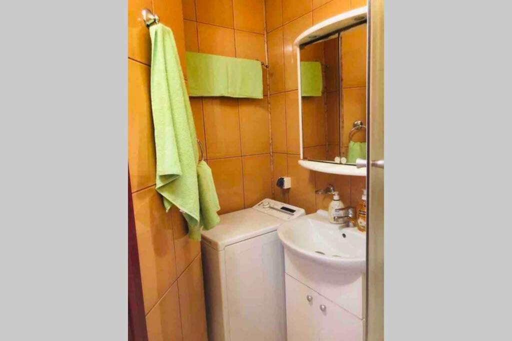 Super Central - Lovely One-Bedroom Apartment On Victoriei Avenue Bucareste Exterior foto